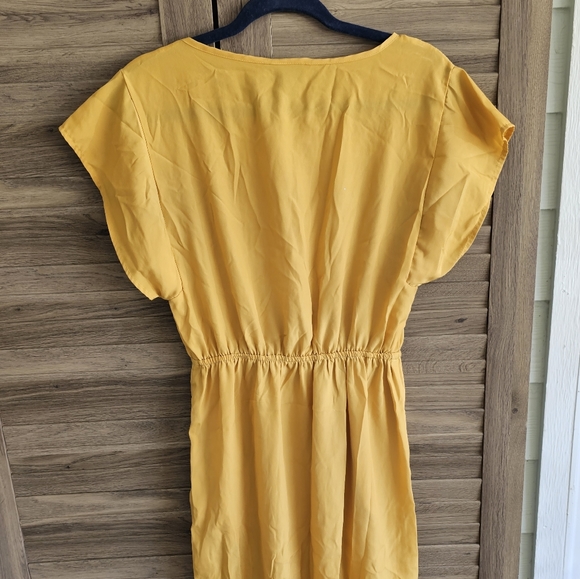 NWOT yellow mustard color dress light weight knee length size S elastic waist - Picture 2 of 4